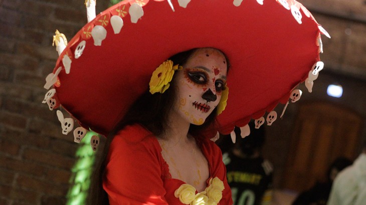 Halloween Cassette: fiesta de disfraces, música y terror